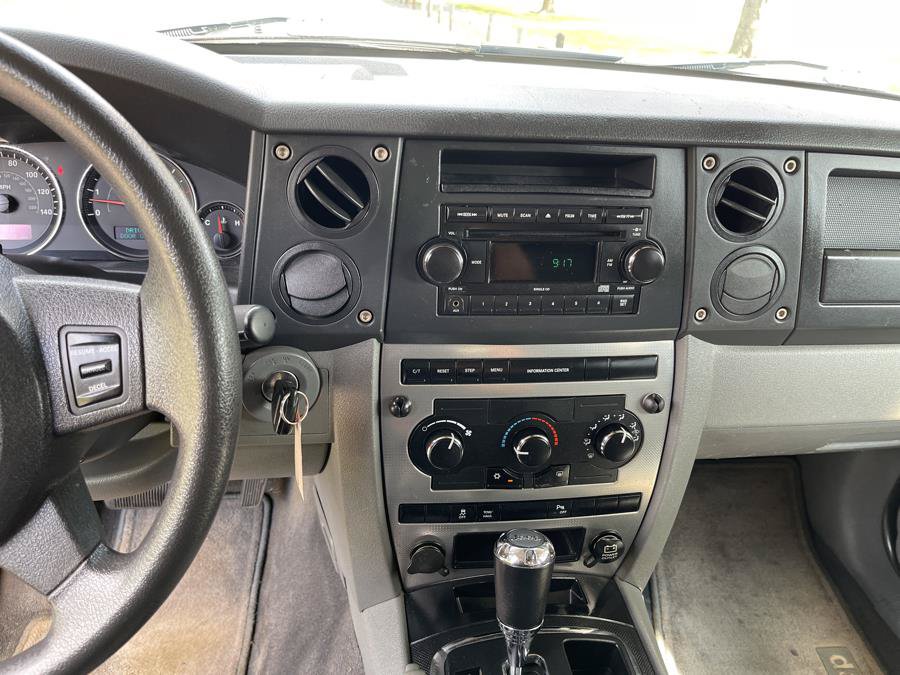 Used 2007 Jeep Commander Sport AWD/4WD image 27