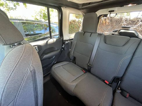 Used 2025 Jeep Wrangler Unlimited Sahara AWD/4WD image 39