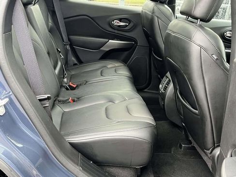 Used 2021 Jeep Cherokee Limited image 23