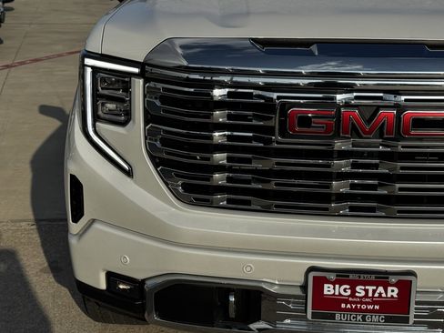 Used 2025 GMC Sierra 1500 Denali AWD/4WD image 6
