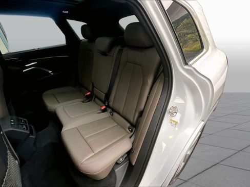 Used 2025 Audi Q5 Premium Plus w/ Premium Plus AWD/4WD image 21