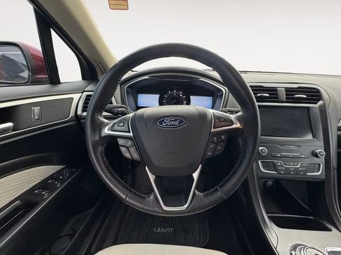 Used 2019 Ford Fusion SE w/ Equipment Group 151A FWD image 12