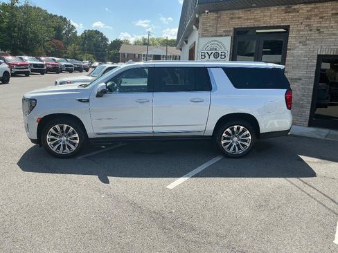 Used 2022 GMC Yukon XL Denali RWD image 2