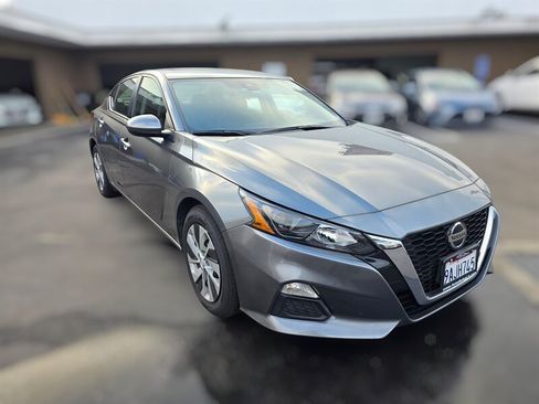 Used 2022 Nissan Altima 2.5 S FWD image 2