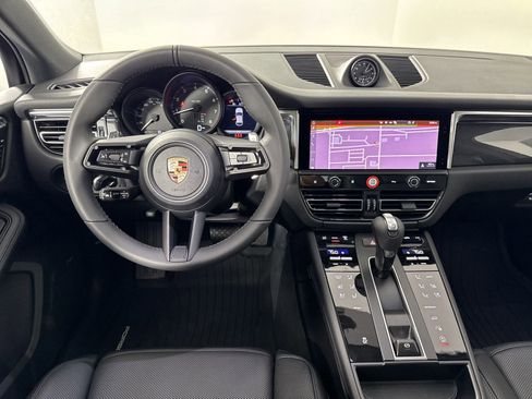 Certified 2025 Porsche Macan image 25