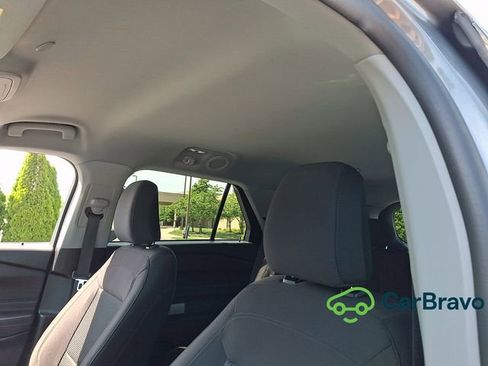 Used 2023 Ford Explorer XLT AWD/4WD image 14