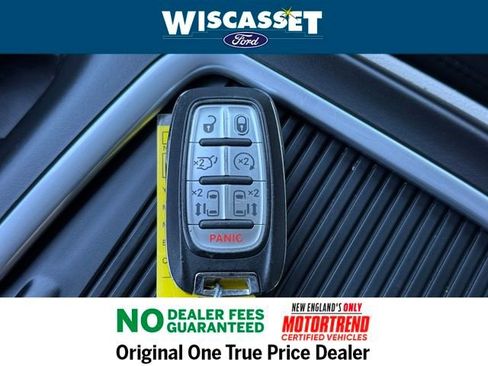 Used 2024 Chrysler Pacifica Touring-L image 13