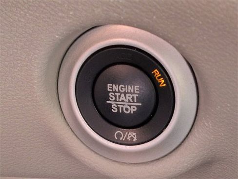 Certified 2021 Chrysler Voyager Lxi image 30