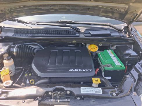 Used 2015 Chrysler Town & Country Touring FWD image 24