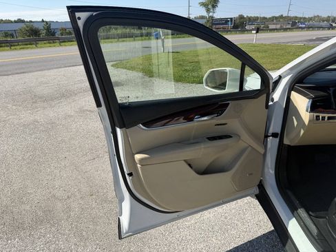 Used 2018 Cadillac XT5 Luxury w/ Driver Awareness Package AWD/4WD image 9