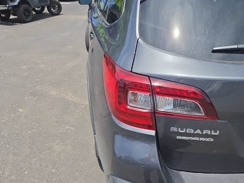 Used 2018 Subaru Outback 2.5i Limited AWD/4WD image 18