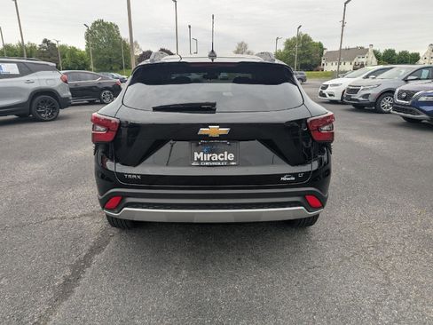 Used 2024 Chevrolet Trax LT w/ Driver Confidence Package FWD image 6