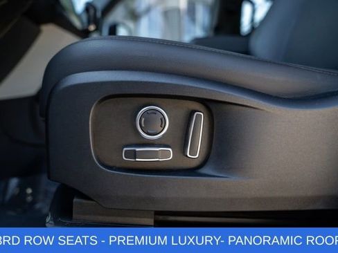 Used 2024 Land Rover Defender 130 S image 41