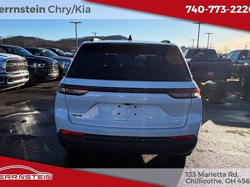 Used 2022 Jeep Grand Cherokee Altitude image 31