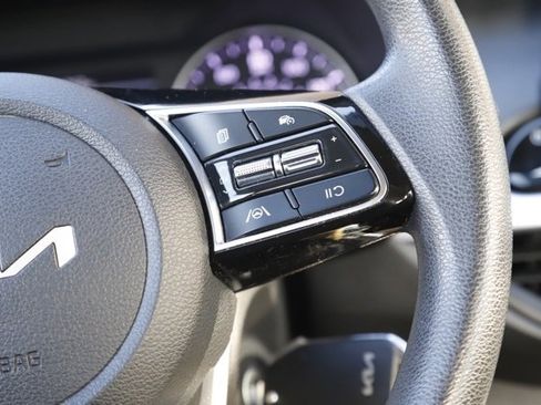 Used 2022 Kia Forte LXS image 17