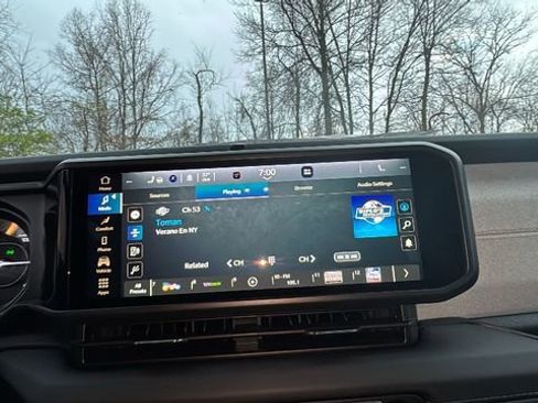 Used 2025 Jeep Wrangler Unlimited Sahara image 19