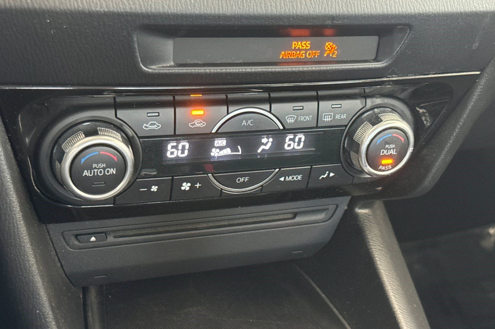 Used 2014 MAZDA MAZDA3 i Touring w/ Technology Package FWD image 25