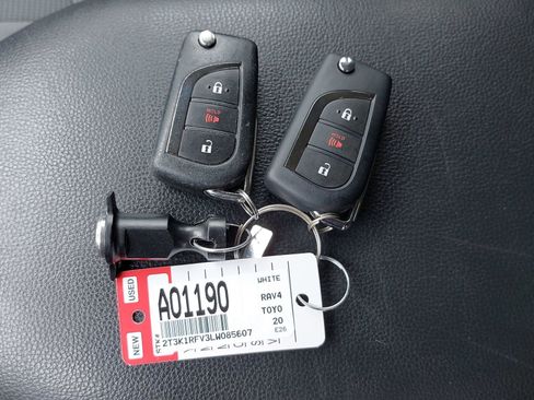 Used 2020 Toyota RAV4 LE w/ Carpet Mat Package FWD image 10