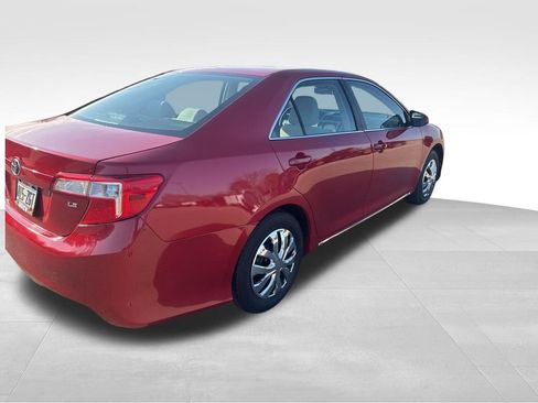 Used 2014 Toyota Camry LE image 7