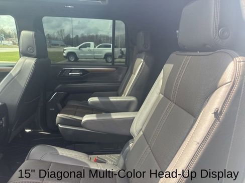 Used 2025 Chevrolet Suburban High Country AWD/4WD image 25