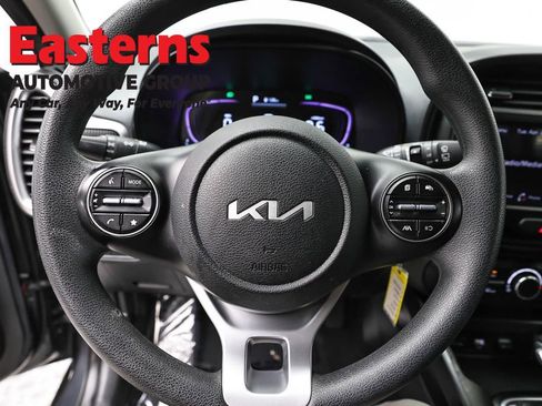 Used 2025 Kia Soul LX w/ LX Technology Package FWD image 10