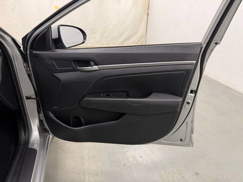 Used 2020 Hyundai Elantra Limited w/ Cargo Package (C1) FWD image 8