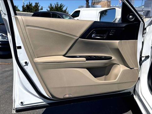 Used 2014 Honda Accord EX-L image 25