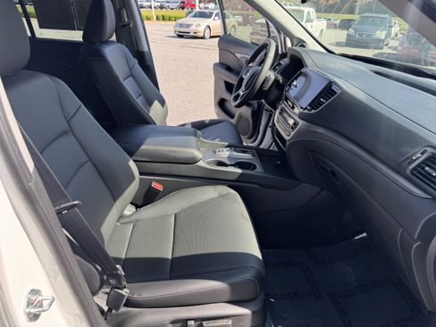 Certified 2025 Honda Ridgeline RTL image 24