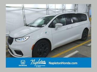 Used 2022 Chrysler Pacifica Limited w/ Uconnect Theater Family Group FWD video 1