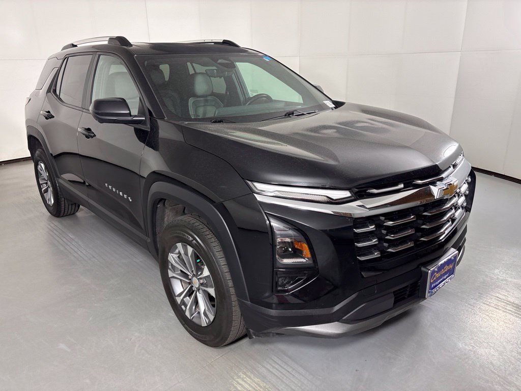 Used 2025 Chevrolet Equinox LT w/ Convenience Package II FWD image 2