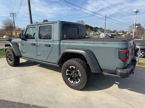 Used 2025 Jeep Gladiator Rubicon w/ Convenience Group image 5
