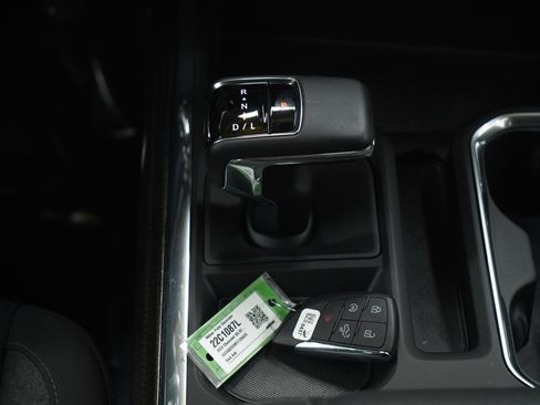 Used 2023 Chevrolet Silverado 1500 RST image 18