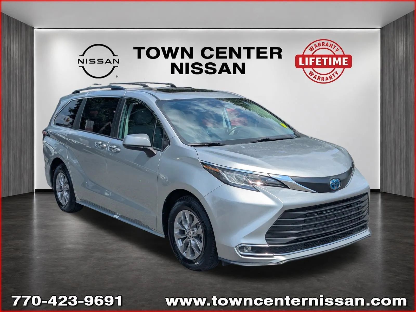 Used 2022 Toyota Sienna XLE FWD image 1