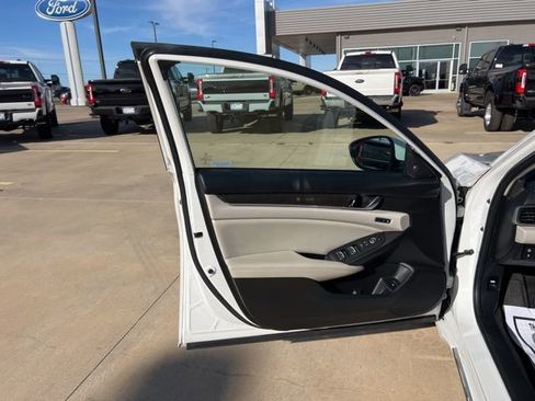 Used 2018 Honda Accord EX-L image 10