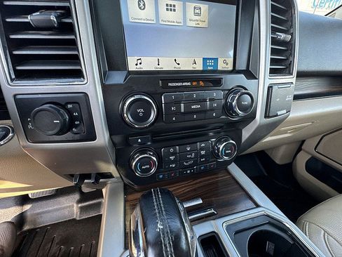 Used 2017 Ford F150 Lariat image 28