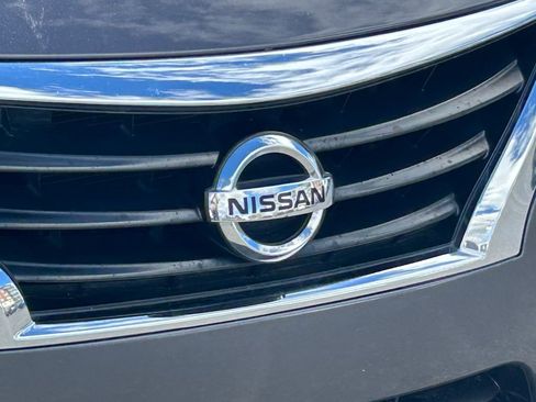 Used 2015 Nissan Versa SV FWD image 11