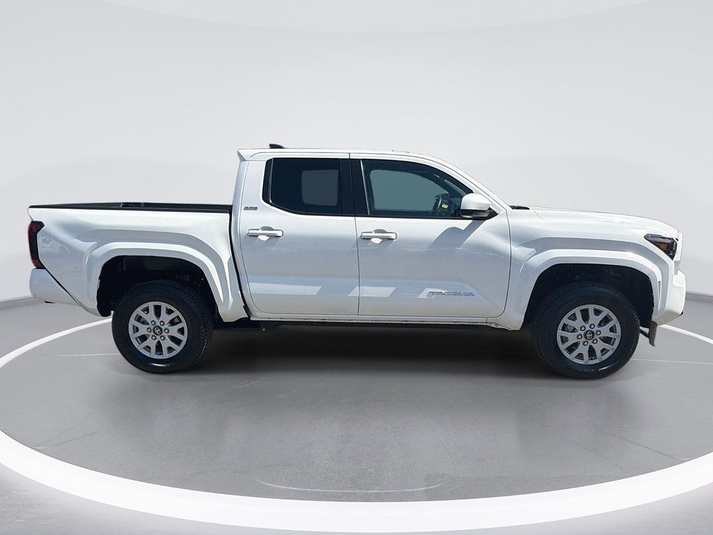 Used 2026 Toyota Tacoma SR5 AWD/4WD image 3