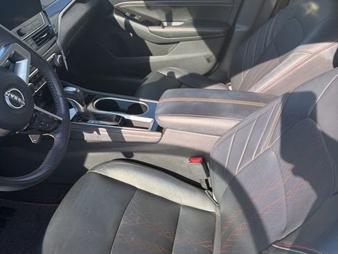 Used 2023 Nissan Altima 2.5 SR w/ SR Premium Package image 9