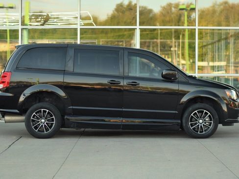 Used 2019 Dodge Grand Caravan SE image 10