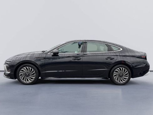 Certified 2025 Hyundai Sonata Limited FWD image 6