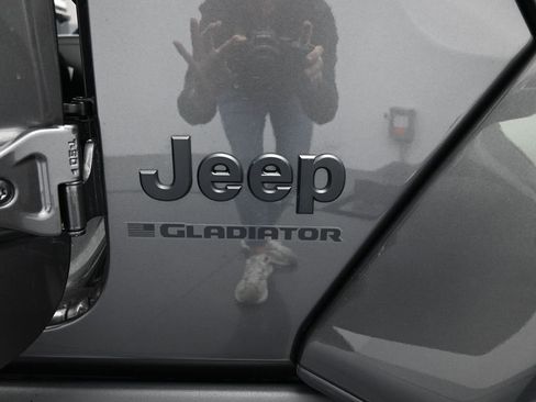 Certified 2025 Jeep Gladiator Sport image 31