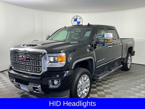 Used 2019 GMC Sierra 2500 Denali w/ Duramax Plus Package AWD/4WD image 7