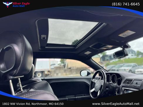 Used 2010 Dodge Challenger SRT8 w/ SRT Option Group II RWD image 8
