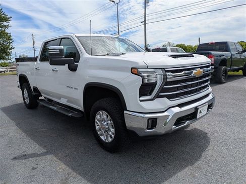 Used 2024 Chevrolet Silverado 2500 LTZ AWD/4WD image 9