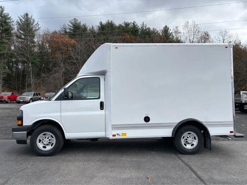 Used 2025 Chevrolet Express 3500 w/ Power Convenience Package RWD image 4