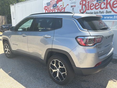 Used 2024 Jeep Compass Latitude AWD/4WD image 8