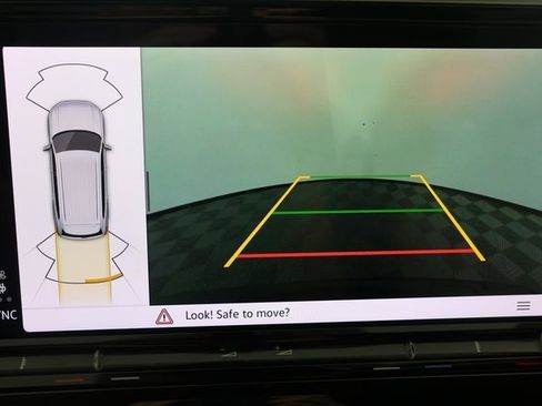 Used 2024 Volkswagen Atlas SE image 18