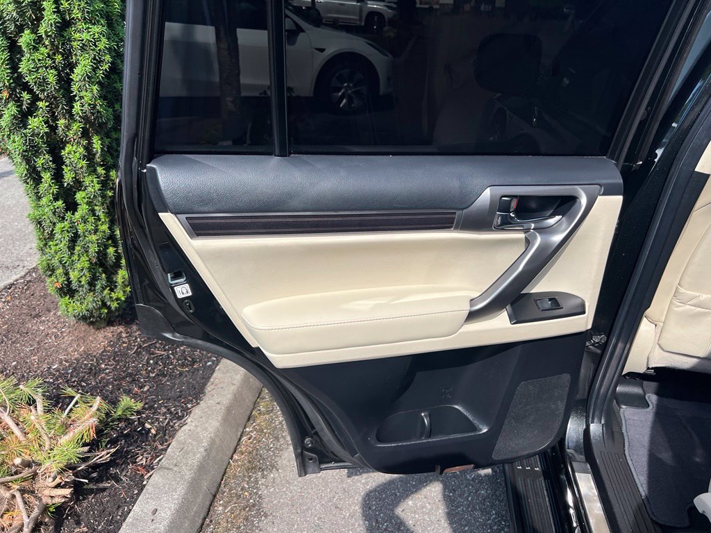 Used 2023 Lexus GX 460 Premium w/ Premium Package AWD/4WD image 15