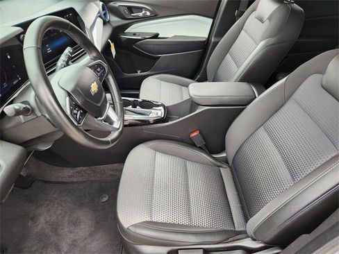 Certified 2024 Chevrolet Trax LT w/ Sunroof Package image 13