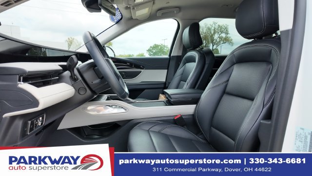Certified 2025 Lincoln Nautilus Premier AWD/4WD image 11